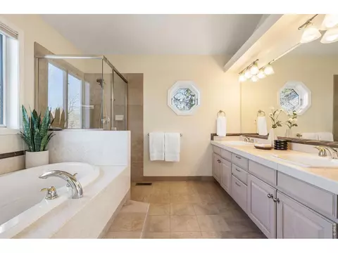 Bath - 995 Quince Ave, Boulder, CO 80304 photo 1 of 4