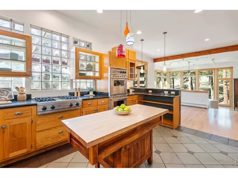 Kitchen - 121 Leonards Rd, Boulder, CO 80302 photo 2 of 2