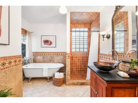 Bath - 121 Leonards Rd, Boulder, CO 80302 photo 1 of 4