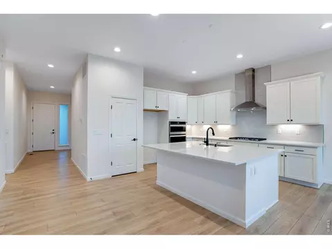 Kitchen - 434 Buckskin Rd, Berthoud, CO 80513 photo 4 of 8