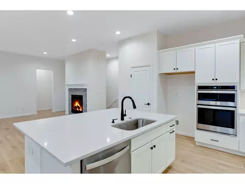 Kitchen - 434 Buckskin Rd, Berthoud, CO 80513 photo 6 of 8