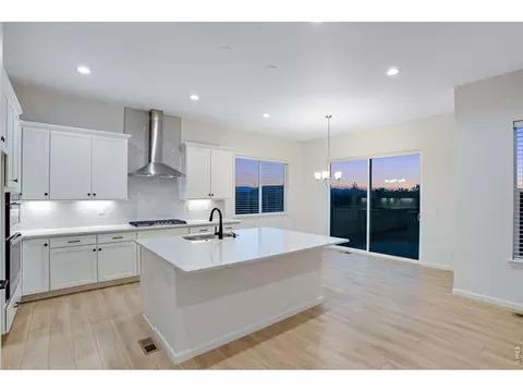 Kitchen - 434 Buckskin Rd, Berthoud, CO 80513 photo 2 of 8