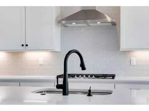 Kitchen - 434 Buckskin Rd, Berthoud, CO 80513 photo 3 of 8