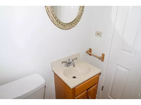 Bath - 735 32nd St, Boulder, CO 80303 photo 2 of 4