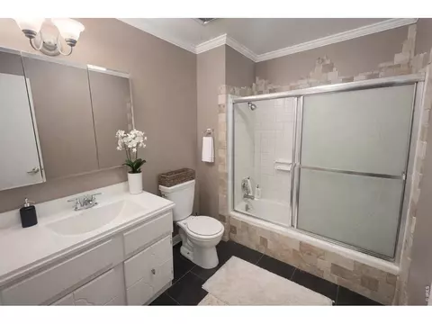 Bath - 5588 Pioneer Rd, Boulder, CO 80301 photo 1 of 3