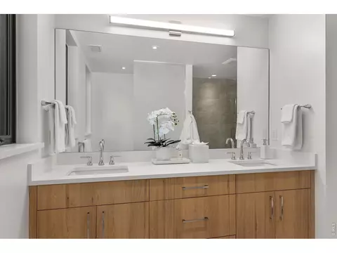 Bath - 2120 Folsom St, Boulder, CO 80302 photo 4 of 6