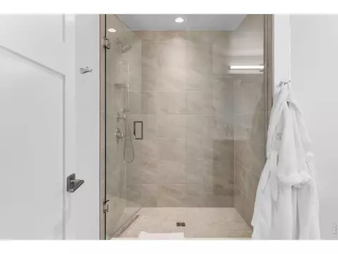 Bath - 2120 Folsom St, Boulder, CO 80302 photo 3 of 6