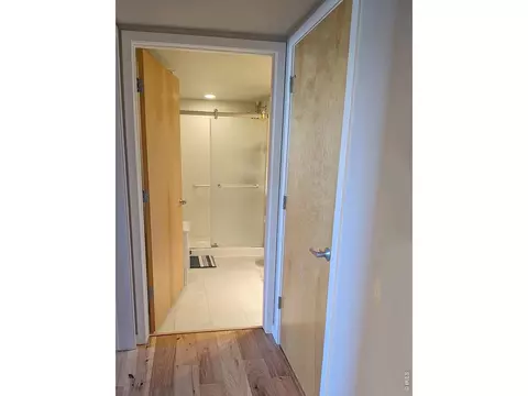 Bath - 4710 Holiday Dr #101, Boulder, CO 80304 photo 3 of 3