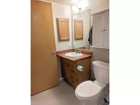 Bath - 4710 Holiday Dr #101, Boulder, CO 80304 photo 2 of 3