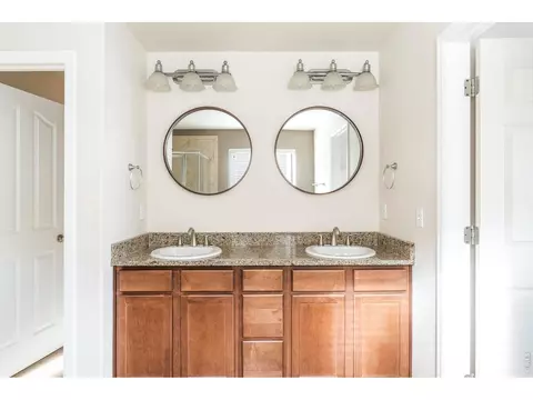 Bath - 3540 E 141st Ave, Thornton, CO 80602 photo 2 of 5