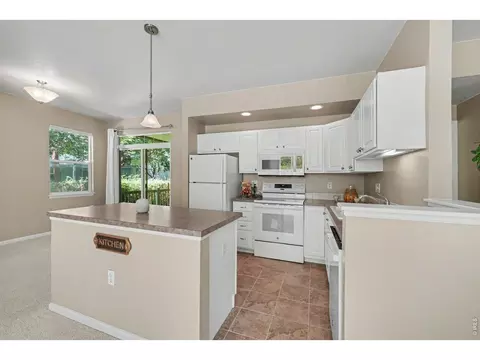 640 Gooseberry Dr #806, Longmont, CO 80503