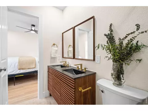 Bath - 1341 Eudora St, Denver, CO 80220 photo 5 of 9