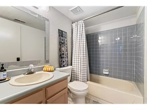 Bath - 6238 Willow Ln, Boulder, CO 80301 photo 2 of 2