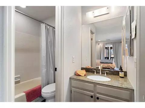 Bath - 6238 Willow Ln, Boulder, CO 80301 photo 1 of 2
