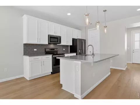 Kitchen - 26984 E Archer Ave, Aurora, CO 80018 photo 5 of 6