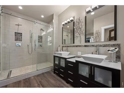 Bath - 820 Peakview Rd, Boulder, CO 80302 photo 2 of 5