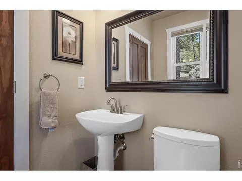 Bath - 820 Peakview Rd, Boulder, CO 80302 photo 1 of 5