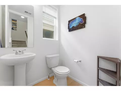 Bath - 5330 Spalding Pl, Longmont, CO 80504 photo 5 of 5