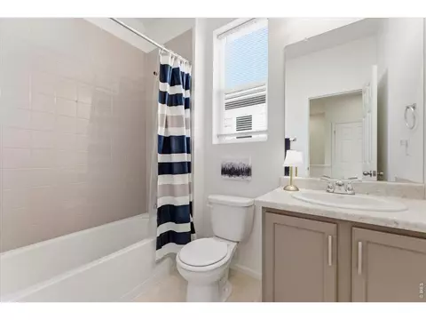 Bath - 5330 Spalding Pl, Longmont, CO 80504 photo 4 of 5