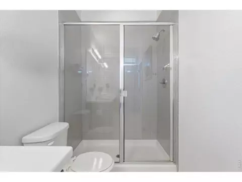Bath - 5330 Spalding Pl, Longmont, CO 80504 photo 2 of 5
