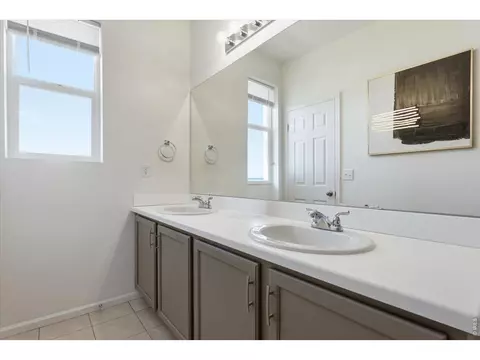 Bath - 5330 Spalding Pl, Longmont, CO 80504 photo 3 of 5