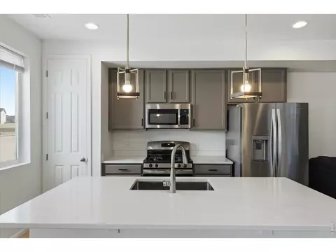 Kitchen - 5330 Spalding Pl, Longmont, CO 80504 photo 3 of 5