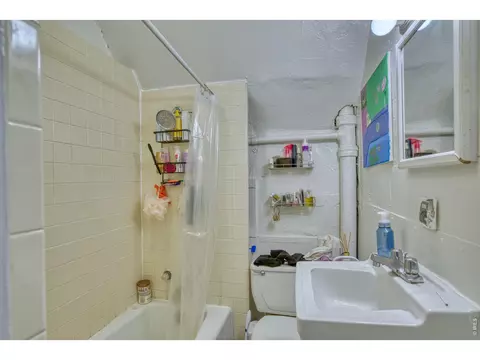 Bath - 1034 Spruce St, Boulder, CO 80302 photo 1 of 1