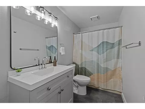 Bath - 3868 Campo Ct, Boulder, CO 80301 photo 3 of 3