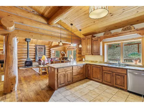 Kitchen - 470 Big John Rd, Lyons, CO 80540 photo 2 of 2