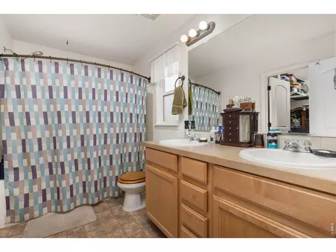 Bath - 324 E 29th St, Greeley, CO 80631 photo 2 of 3