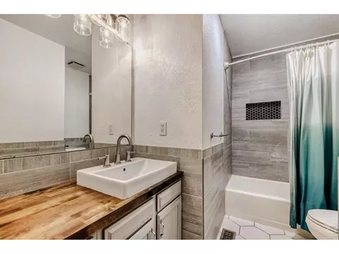 Bath - 5465 La Plata Cir, Boulder, CO 80301 photo 2 of 3