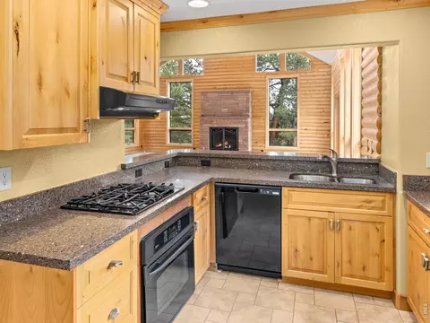 Kitchen - 195 Rockledge Cir, Lyons, CO 80540 photo 4 of 4