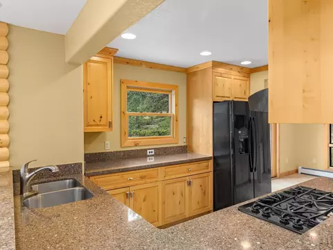 Kitchen - 195 Rockledge Cir, Lyons, CO 80540 photo 2 of 4