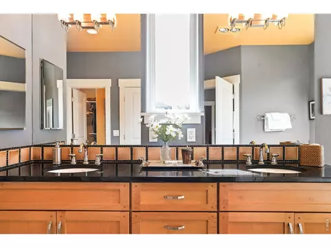 Bath - 2040 Oak Ave, Boulder, CO 80304 photo 4 of 8