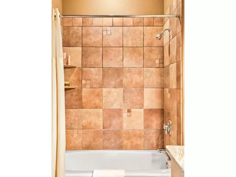 Bath - 2040 Oak Ave, Boulder, CO 80304 photo 3 of 8