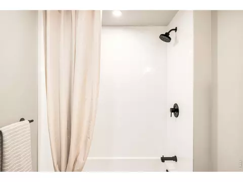 Bath - 2116 Pearl St #C, Boulder, CO 80302 photo 6 of 6