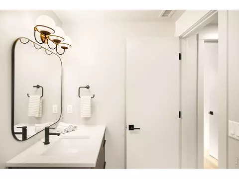 Bath - 2116 Pearl St #C, Boulder, CO 80302 photo 5 of 6