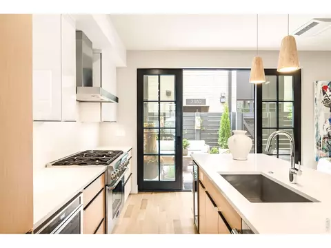 Kitchen - 2116 Pearl St #C, Boulder, CO 80302 photo 4 of 5