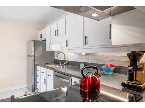 Kitchen - 628 Tantra Dr, Boulder, CO 80305 photo 5 of 6