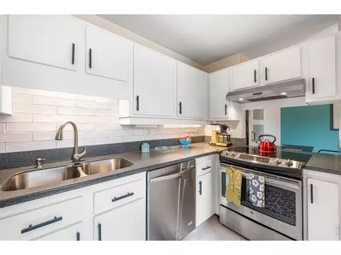 Kitchen - 628 Tantra Dr, Boulder, CO 80305 photo 3 of 6