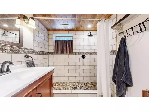 Bath - 14142 N Saint Vrain Dr, Lyons, CO 80540 photo 6 of 7