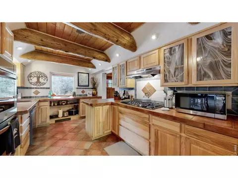 Kitchen - 14142 N Saint Vrain Dr, Lyons, CO 80540 photo 5 of 6
