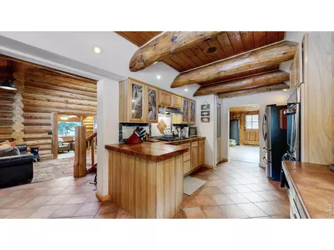 Kitchen - 14142 N Saint Vrain Dr, Lyons, CO 80540 photo 4 of 6
