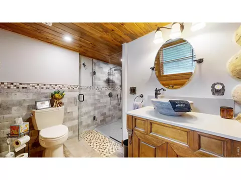 Bath - 14142 N Saint Vrain Dr, Lyons, CO 80540 photo 4 of 7