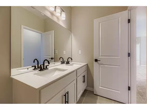 Bath - 394 Rustic Barn Ln, Berthoud, CO 80513 photo 3 of 5