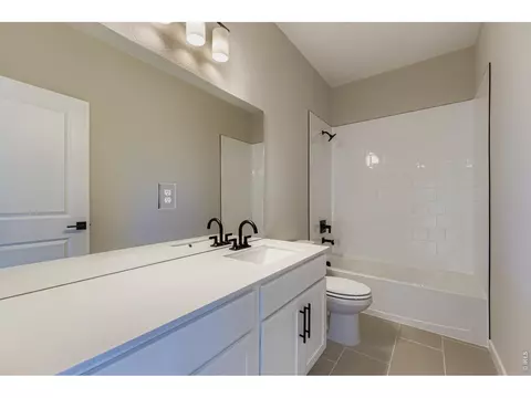 Bath - 394 Rustic Barn Ln, Berthoud, CO 80513 photo 4 of 5