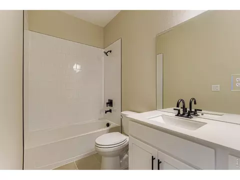 Bath - 394 Rustic Barn Ln, Berthoud, CO 80513 photo 5 of 5