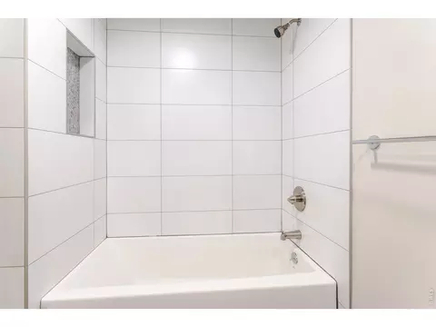 Bath - 790 Morgan Dr, Boulder, CO 80303 photo 3 of 4