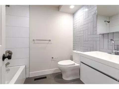 Bath - 790 Morgan Dr, Boulder, CO 80303 photo 2 of 4