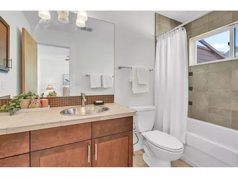 Bath - 5060 Pierre St #E, Boulder, CO 80304 photo 1 of 4